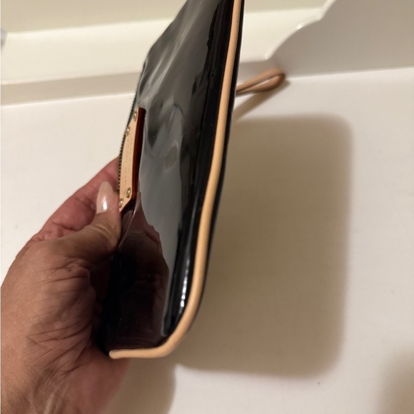 Kate Spade Black patent leather Clutch with tan and Gold-Tone Accents - Picture 10 of 11